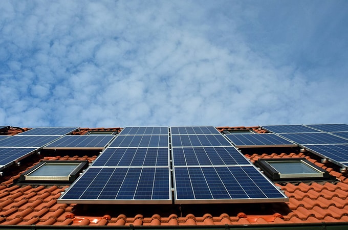 個人事業主で太陽光発電の収入があれば、  税金はどうなる？